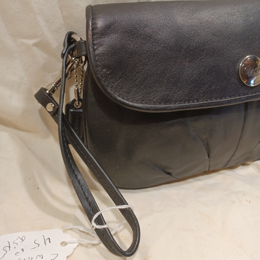 Coach wristlet - Picture 2 of 8